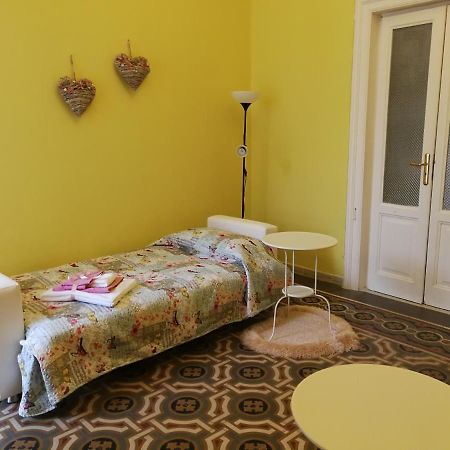 Appartamento Cuore Al Centro Di Tarento Exterior foto