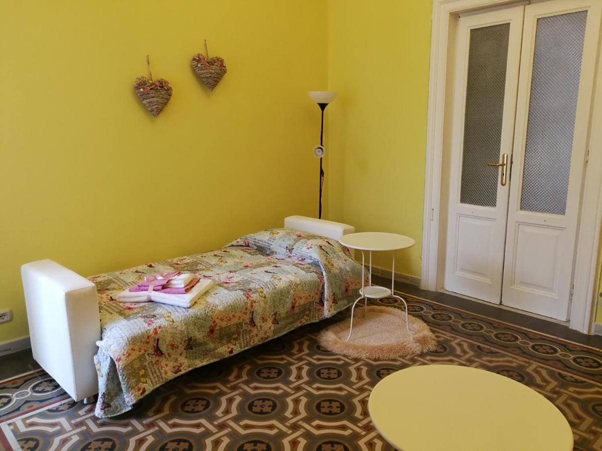 Appartamento Cuore Al Centro Di Tarento Exterior foto